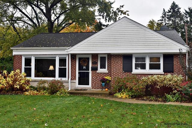 305 Maple St., Glen Ellyn, IL 60137