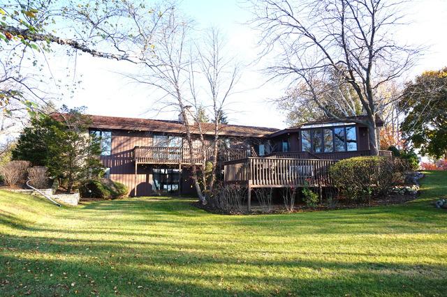 2 E Cove Dr., South Barrington, IL 60010