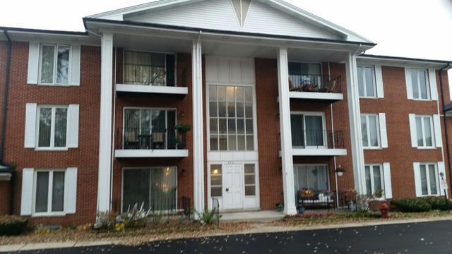 5721 Circle Dr #201, Oak Lawn, IL 60453