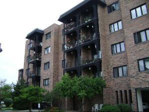 9374 Landings Ln. #504, Des Plaines, IL 60016