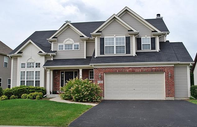 681 Hammer Ln., North Aurora, IL 60542