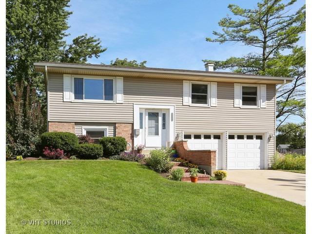 2S160 Huntington Ct., Glen Ellyn, IL 60137