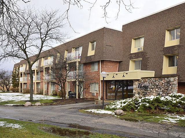 3 Villa Verde Dr. #305, Buffalo Grove, IL 60089