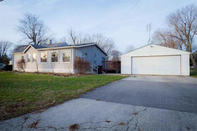 5748 Chestnut St., Roscoe, IL 61073