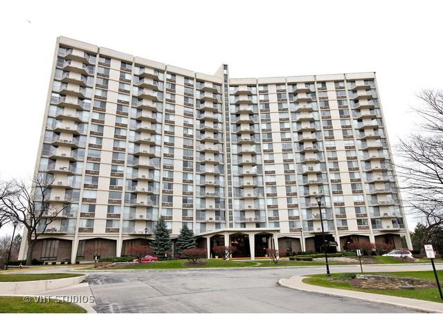 40 N Tower Rd. #5N, Oak Brook, IL 60523