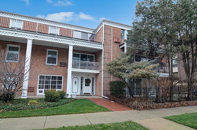 103 E Cossitt Ave. #304, La Grange, IL 60525
