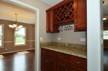 833 Queens Gate Cir., Sugar Grove, IL 60554