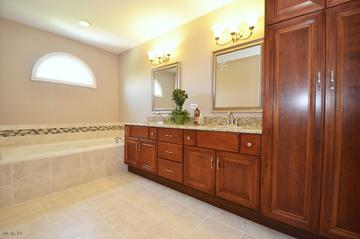 833 Queens Gate Cir., Sugar Grove, IL 60554