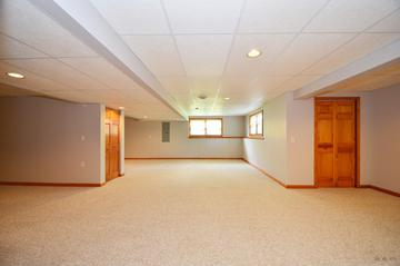 833 Queens Gate Cir., Sugar Grove, IL 60554