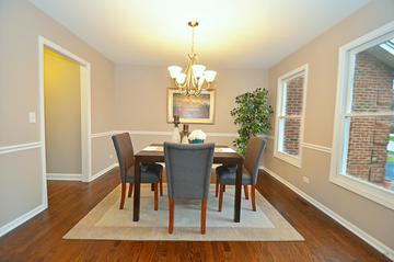 833 Queens Gate Cir., Sugar Grove, IL 60554