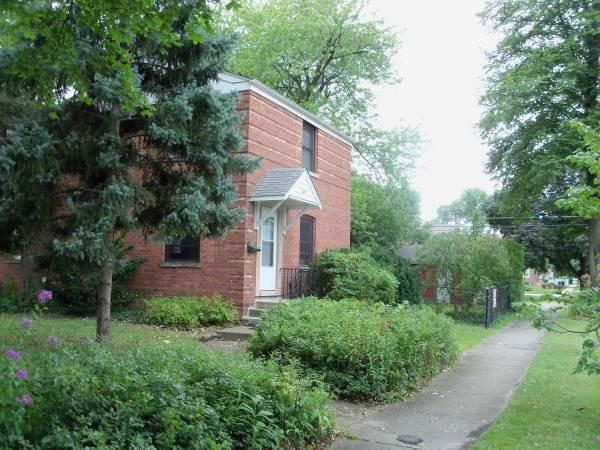 1812 Sycamore St., Des Plaines, IL 60018