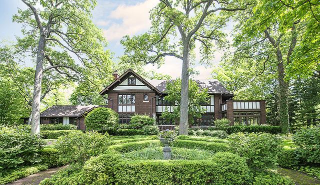 547 Roslyn Rd., Kenilworth, IL 60043