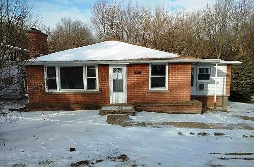 413 Elm St., East Dubuque, IL 61025