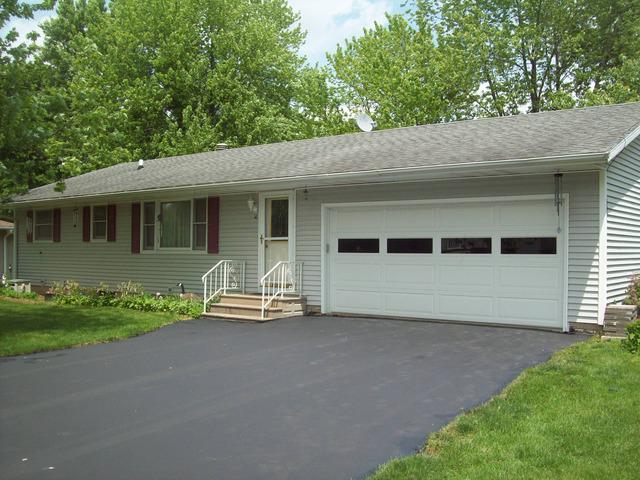 111 Clark St., Walnut, IL 61376