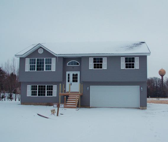 1017 Heritage Ct., Hebron, IL 60034