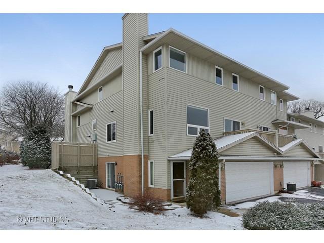 481 River Bend Rd. #103, Naperville, IL 60540