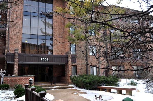 7502 Farmingdale Dr. #103, Darien, IL 60561