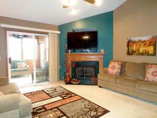 8212 Sierra Woods Ct., Carpentersville, IL 60110