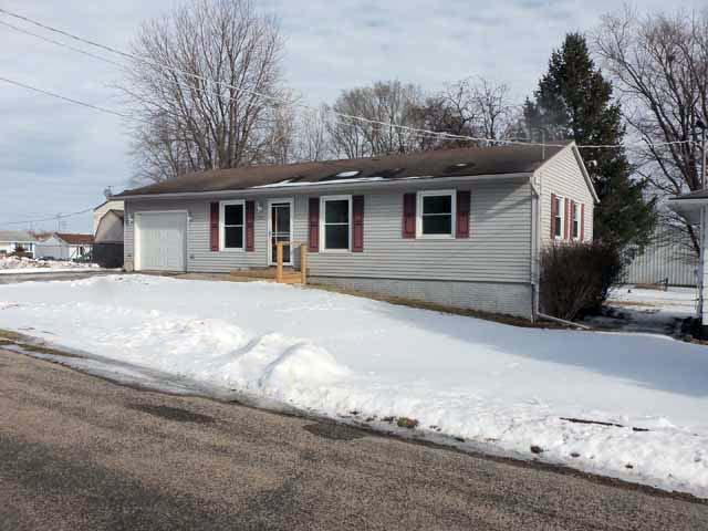 215 S Baird St., Dakota, IL 61018