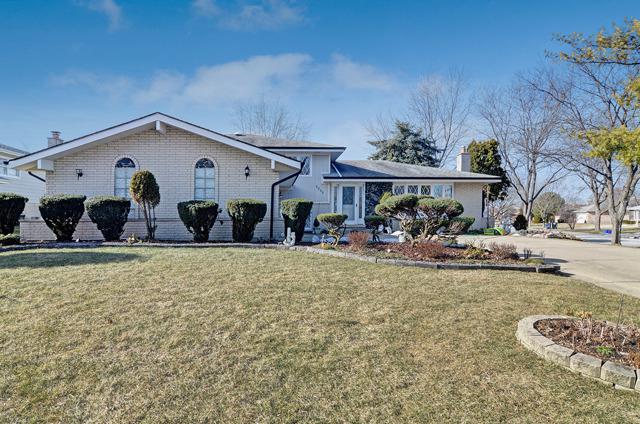 8336 Grandview Ln., Darien, IL 60561