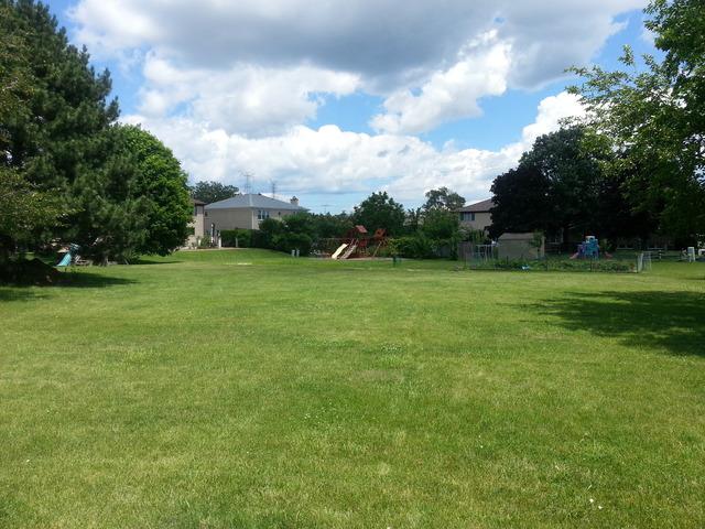 710 Berkshire Ct., Des Plaines, IL 60016