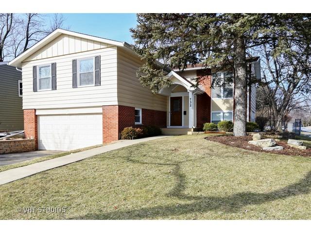 732 Bonniebrook Ave., Mundelein, IL 60060