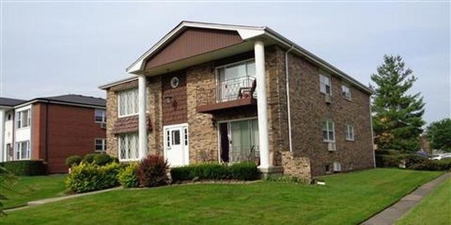 9715 S 89th Ave., Palos Hills, IL 60465