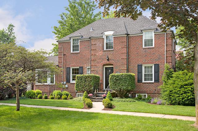396 Linden St., Glen Ellyn, IL 60137