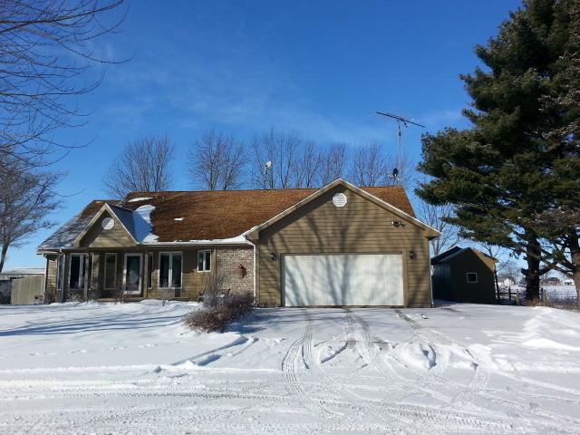 212 Maple St., Lindenwood, IL 61049