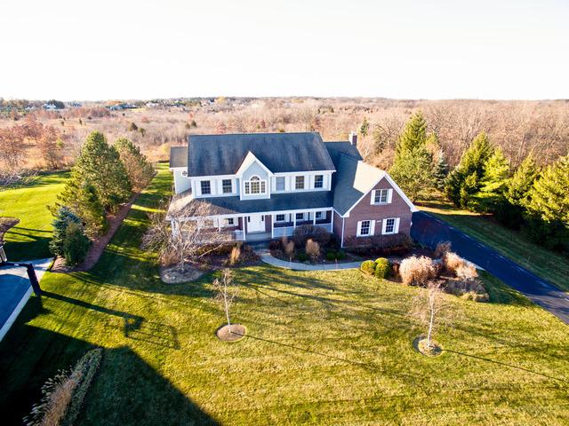 12 W Prairie Ct., Hawthorn Woods, IL 60047