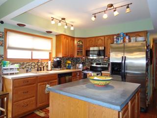 516 Bristol Ln., Schaumburg, IL 60194