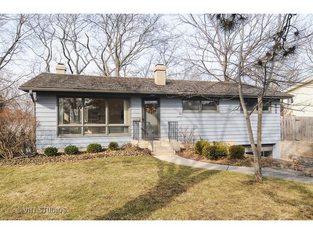 822 Lill St., Barrington, IL 60010