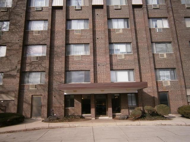 4624 N Commons Dr. #201, Chicago, IL 60656