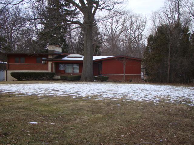 208 Park Ln., Roselle, IL 60172