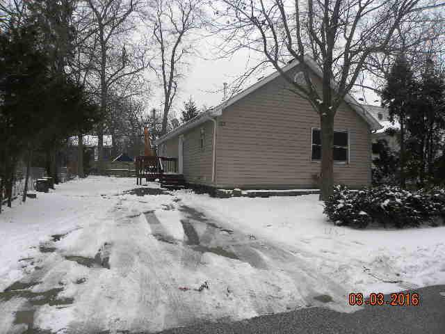 123 Elm Ave., Mundelein, IL 60060