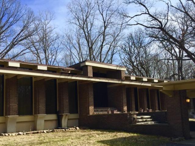 660 Ravine Rd., East Dundee, IL 60118
