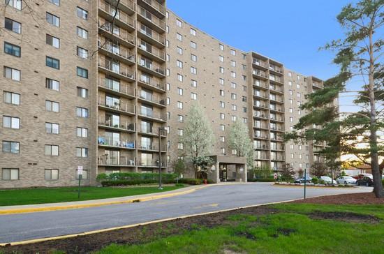 6340 Americana Dr. #416, Willowbrook, IL 60527