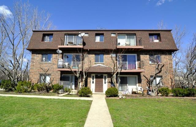 1203 Whispering Hills Ct. #3B, Naperville, IL 60540