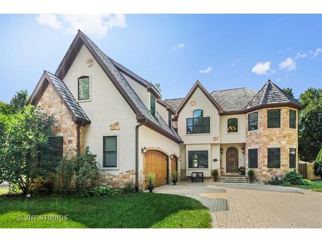 124 Fernwood Dr., Naperville, IL 60540