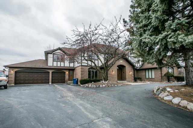 747 Berkshire Ct., Downers Grove, IL 60516