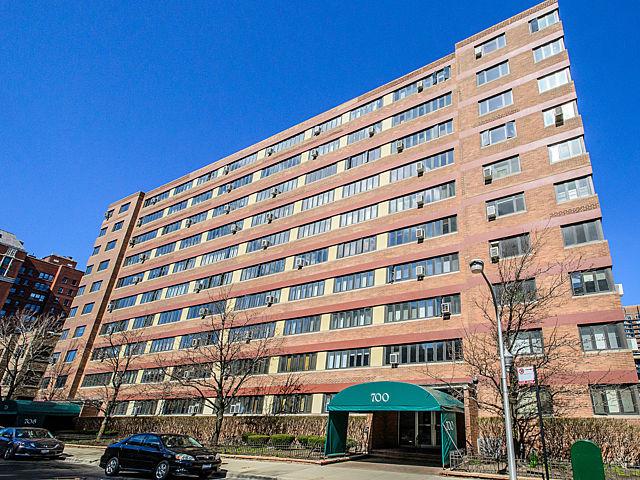 700 W Bittersweet Pl. #706, Chicago, IL 60613