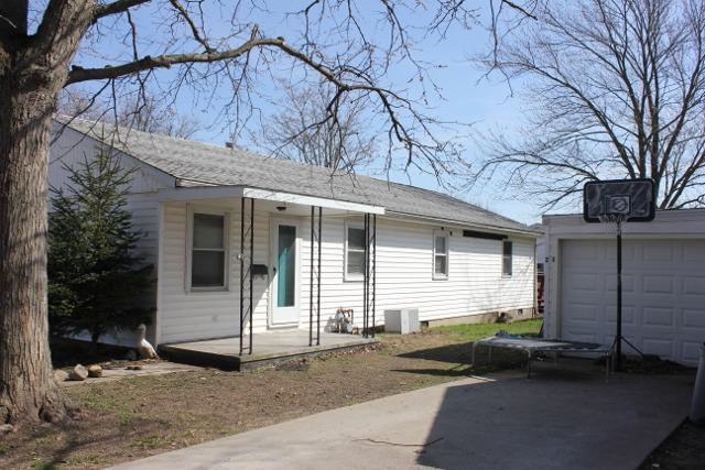 26 E Chestnut St., Piper City, IL 60959