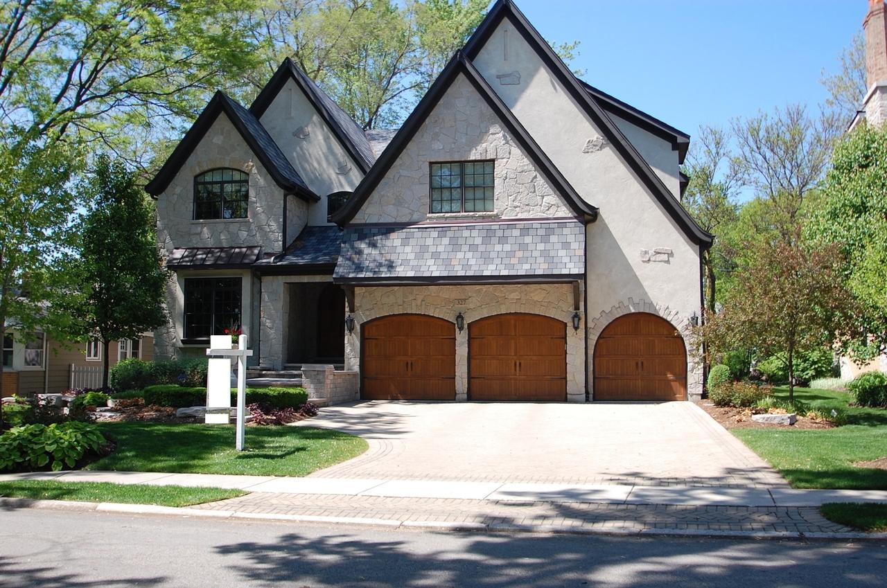 327 Redbud Dr., Naperville, IL 60540