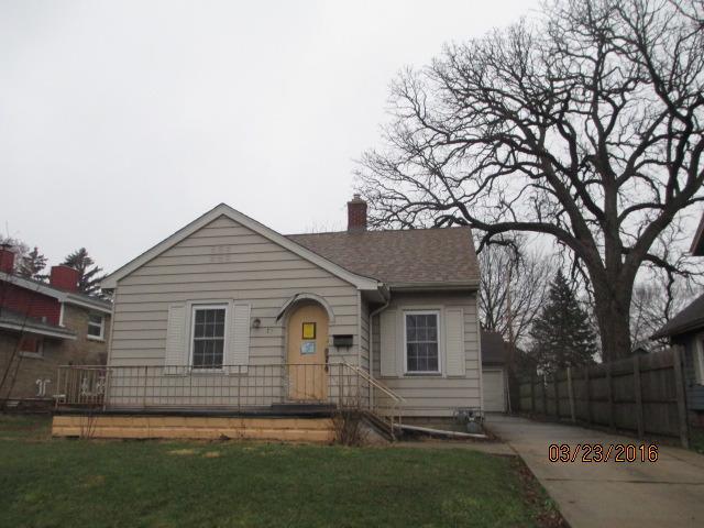 17 N Adams St., North Aurora, IL 60542
