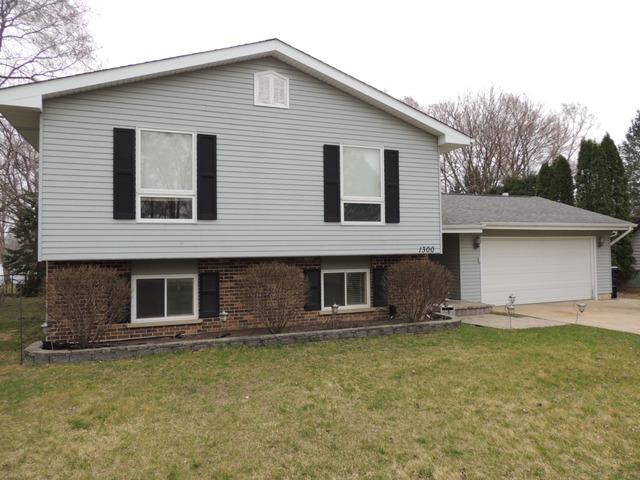 1300 Hillside Ln., Mchenry, IL 60051