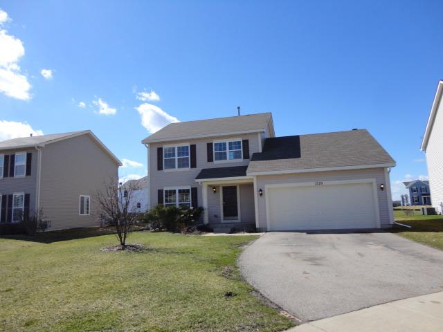 1720 Fallbrook Dr., Hampshire, IL 60140