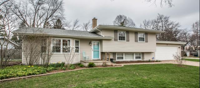 205 Sycamore Dr., Naperville, IL 60540