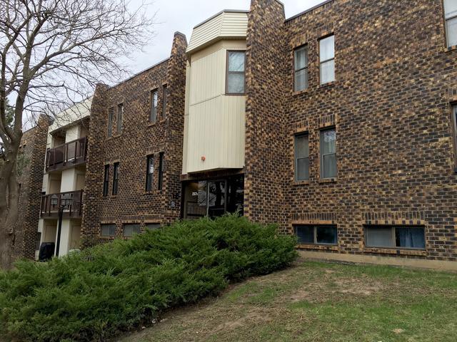 2025 Country Club Dr. #6, Woodridge, IL 60517