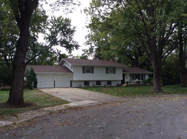 216 Sandalwood Dr., Naperville, IL 60540