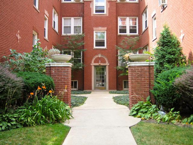 735 W Bittersweet Pl. #3S, Chicago, IL 60613